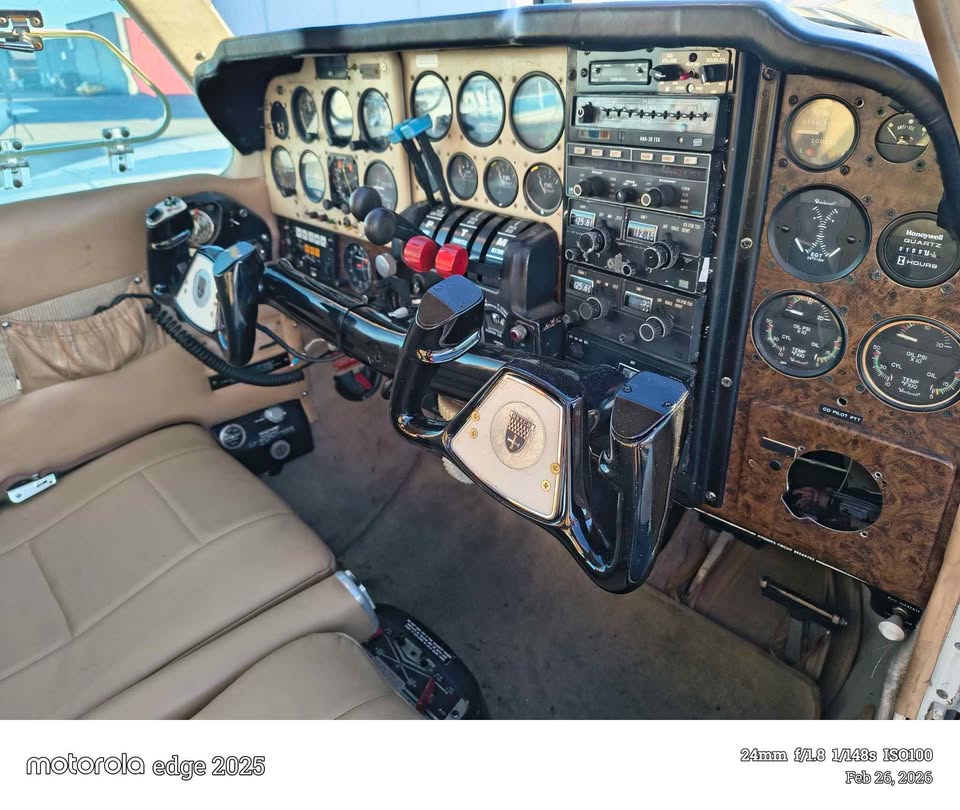 Beechcraft beech craft 1971 B55, photo 2