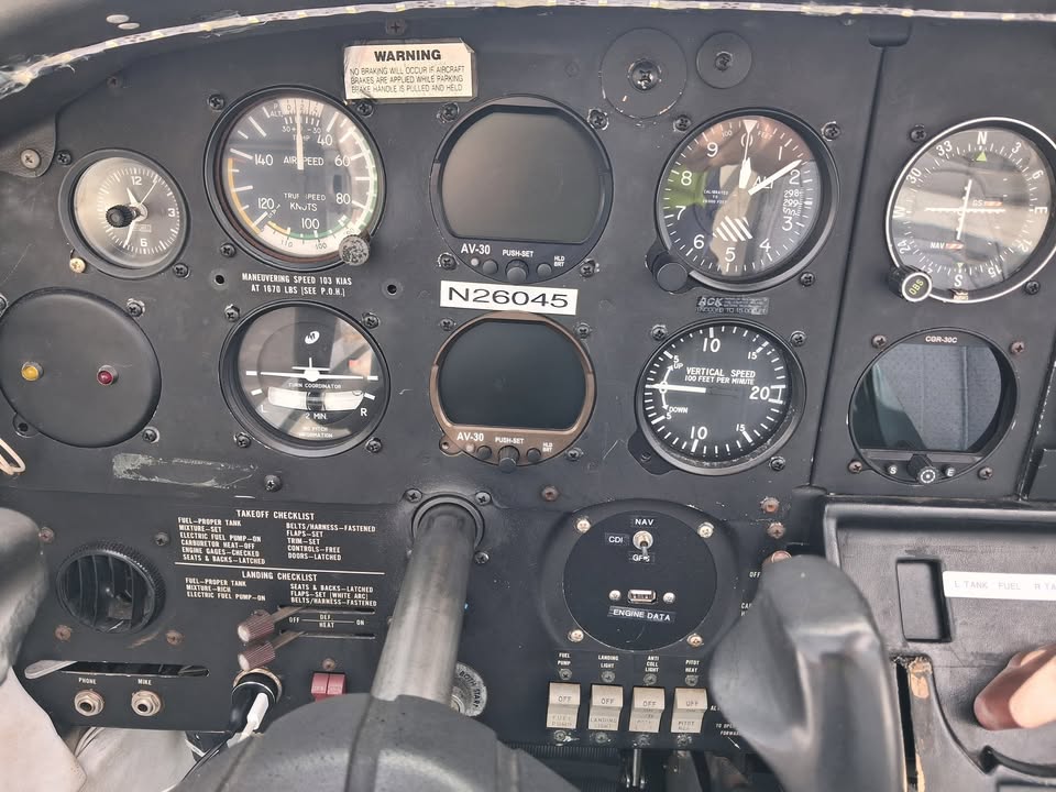1981 Piper PA38-112, photo 6
