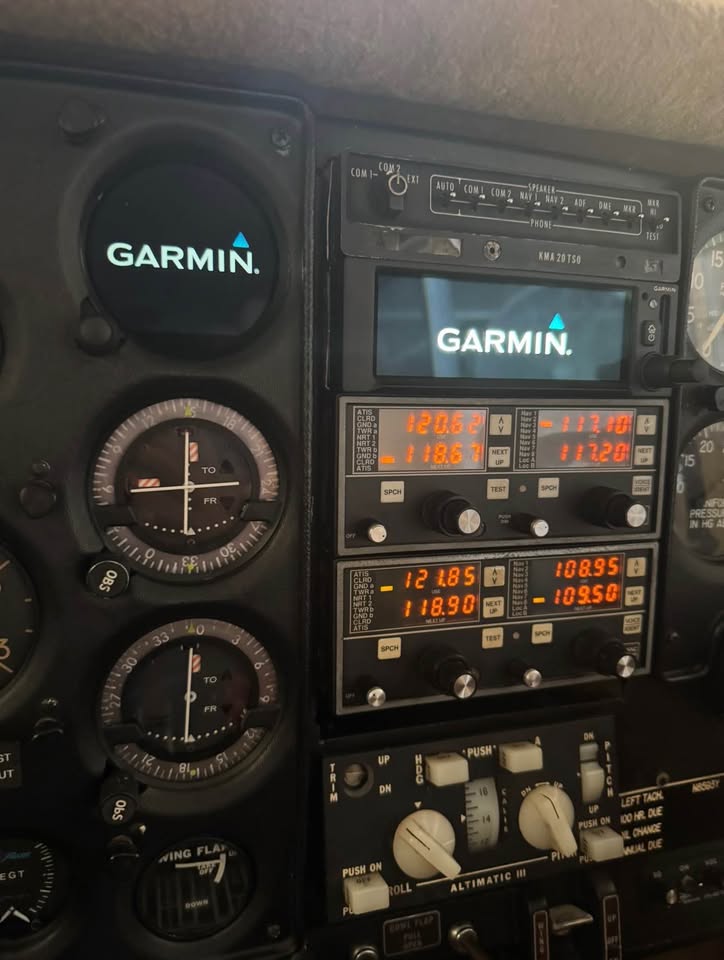 1967 Piper Twin Comanche PA-30B, photo 6