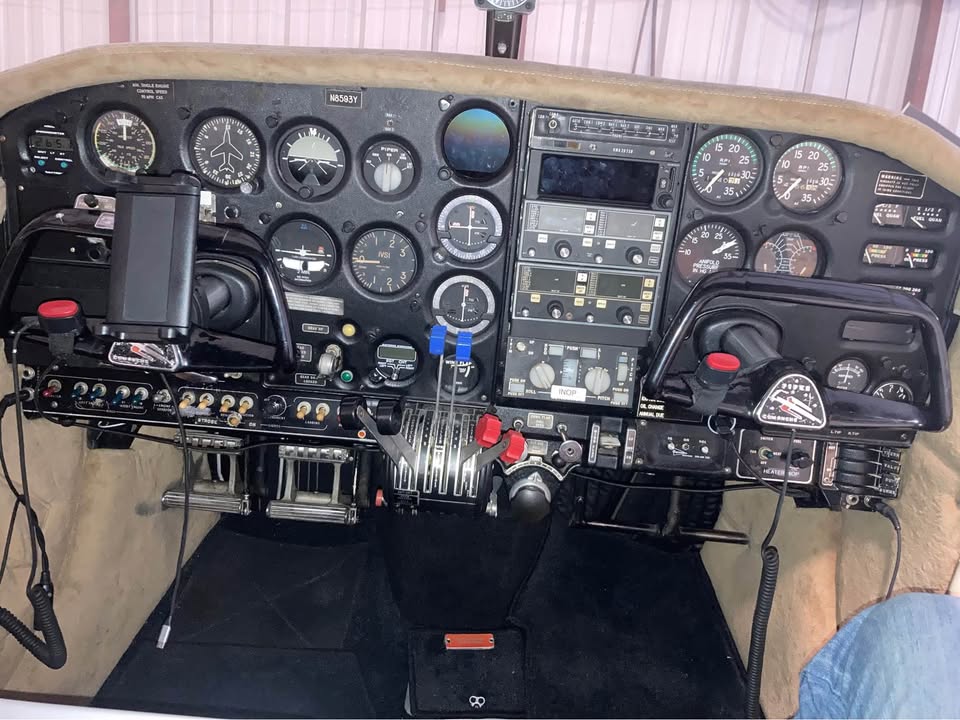 1967 Piper Twin Comanche PA-30B, photo 8