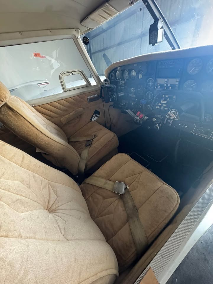 1967 Piper Twin Comanche PA-30B, photo 4