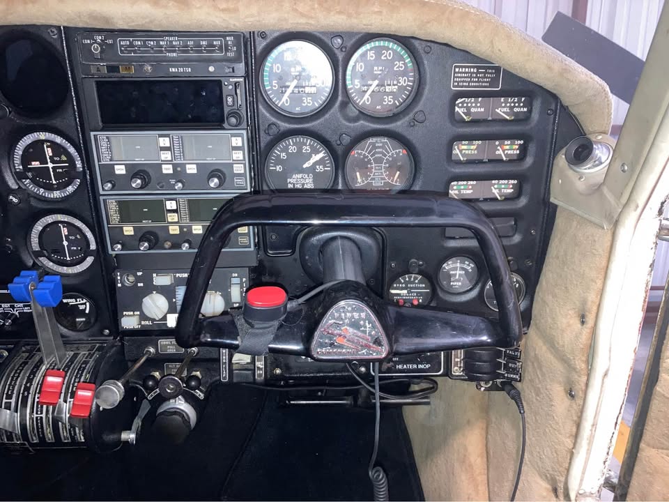 1967 Piper Twin Comanche PA-30B, photo 9