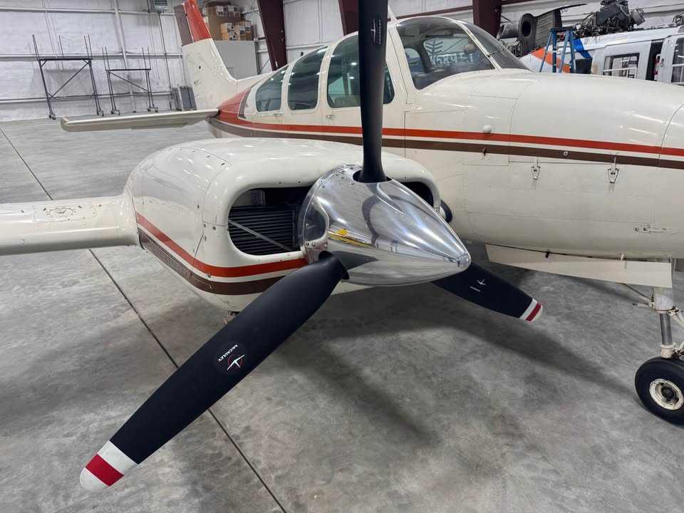 1964 Beechcraft Baron, photo 2