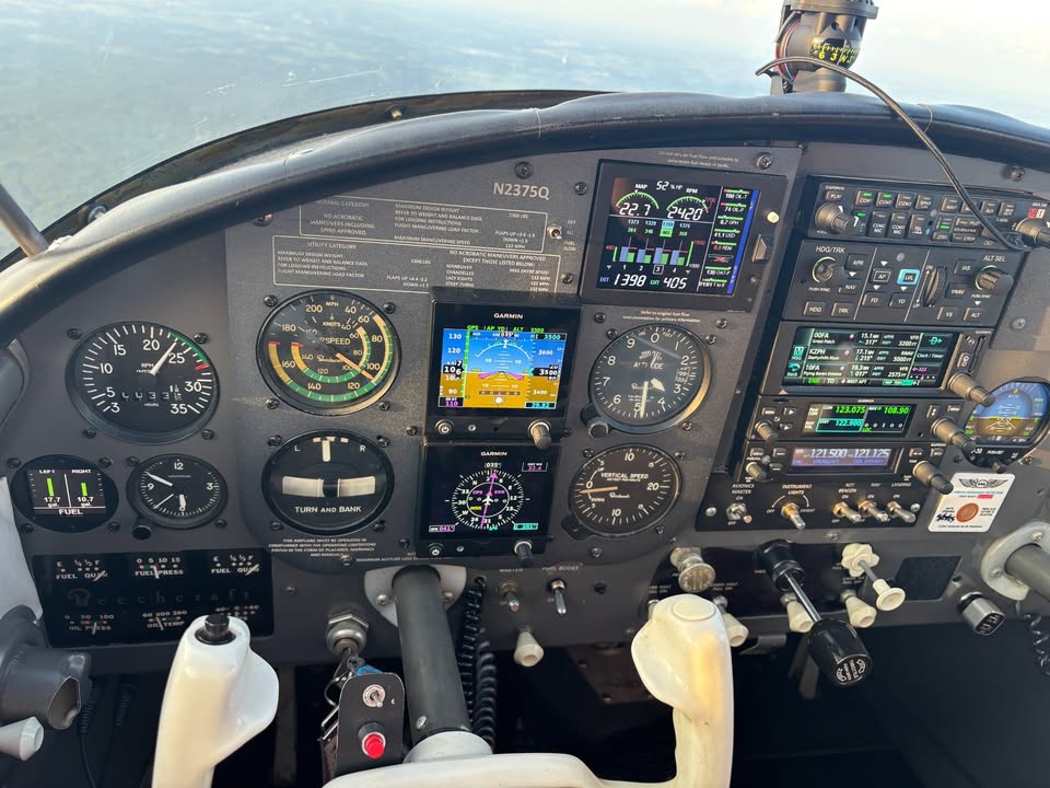 1963 TAA Beechcraft Musketeer B23 - Garmin Autopilot, photo 2