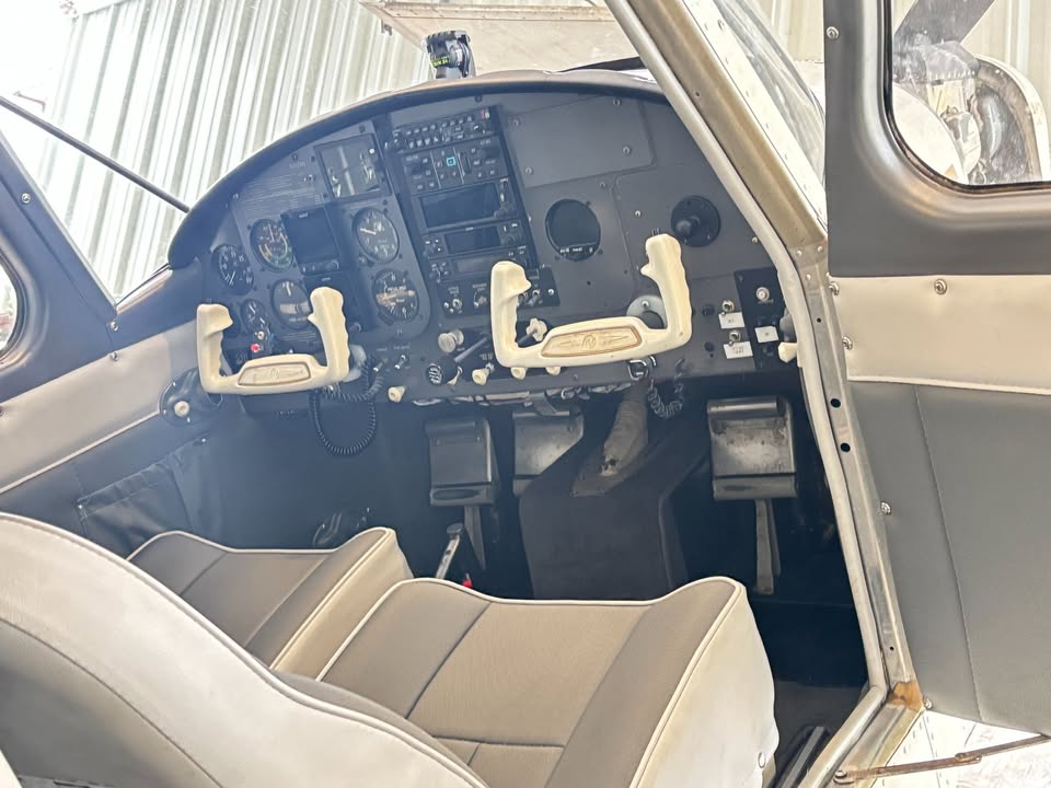 1963 TAA Beechcraft Musketeer B23 - Garmin Autopilot, photo 3