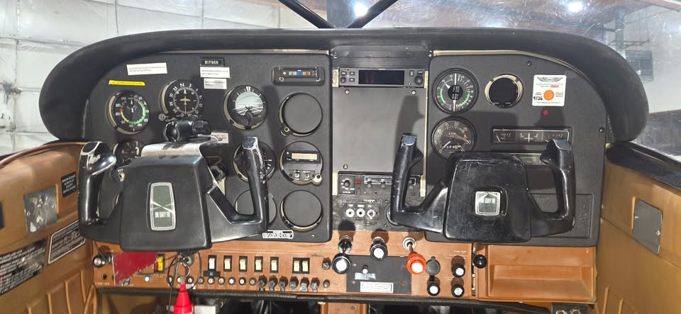 1974 Cessna A185F, photo 2