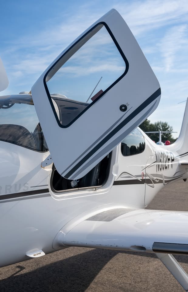 2006 Cirrus SR22, photo 11
