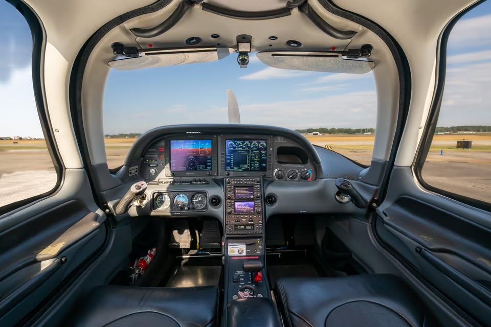 2006 Cirrus SR22, photo 14