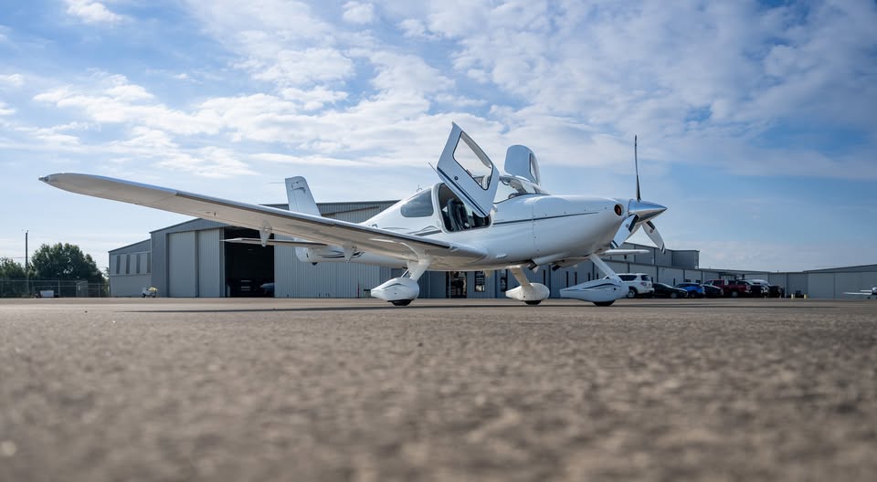 2006 Cirrus SR22, photo 4
