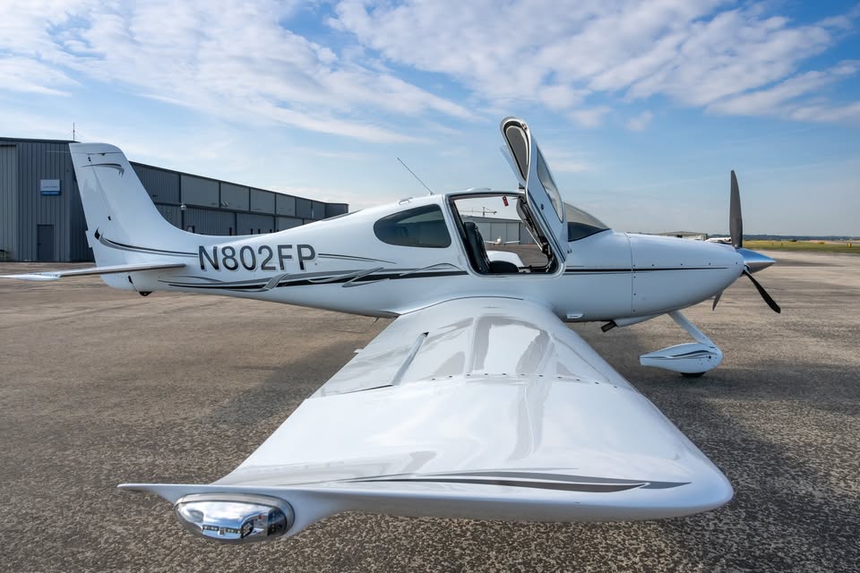 2006 Cirrus SR22, photo 3