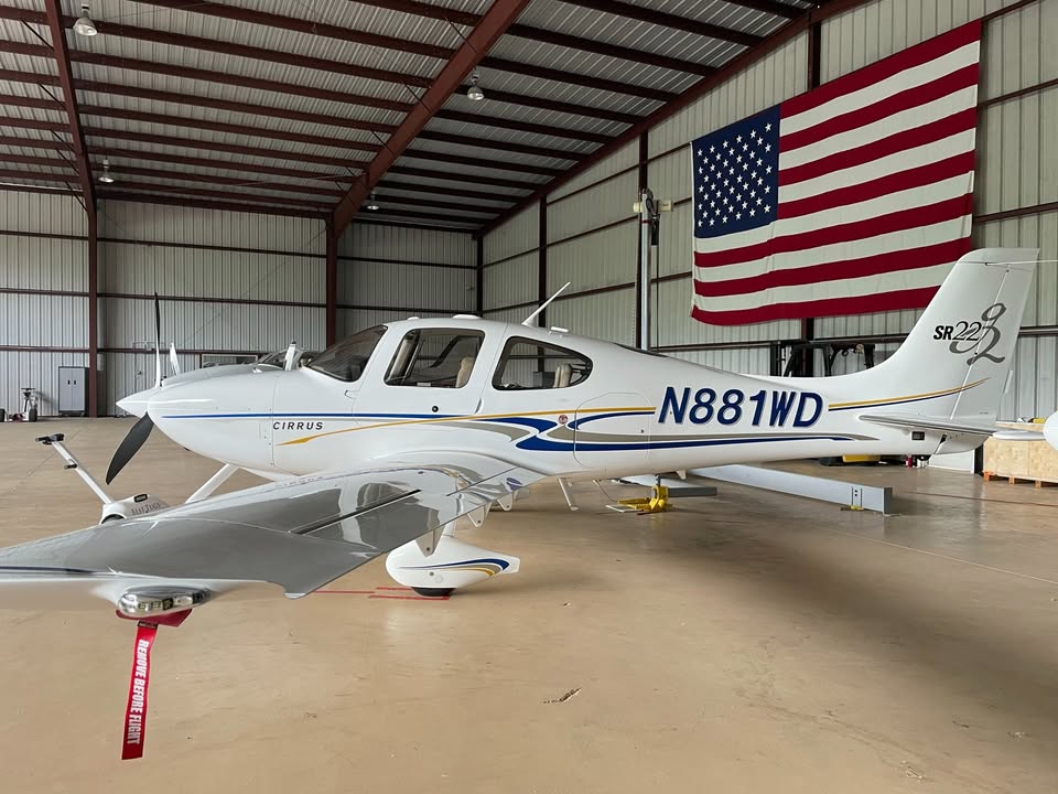 2004 Cirrus SR22, photo 2