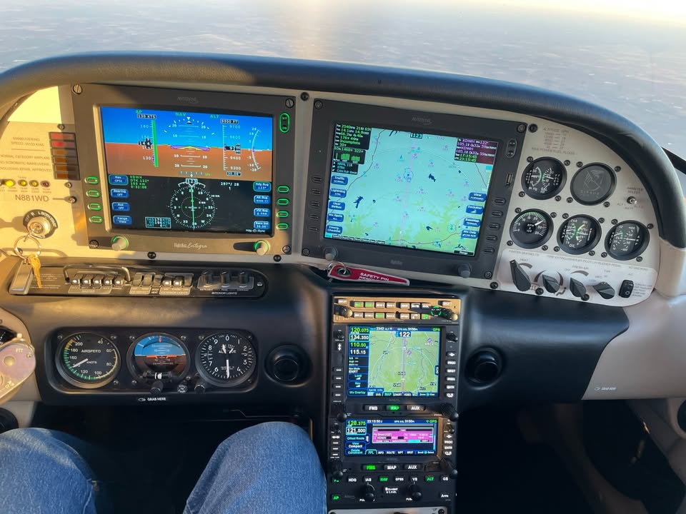 2004 Cirrus SR22, photo 3