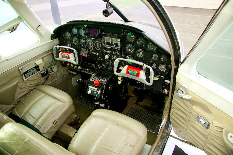 1960 Cessna 310E, photo 8