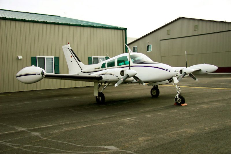 1960 Cessna 310E, photo 3