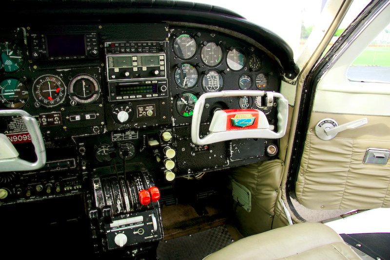 1960 Cessna 310E, photo 10