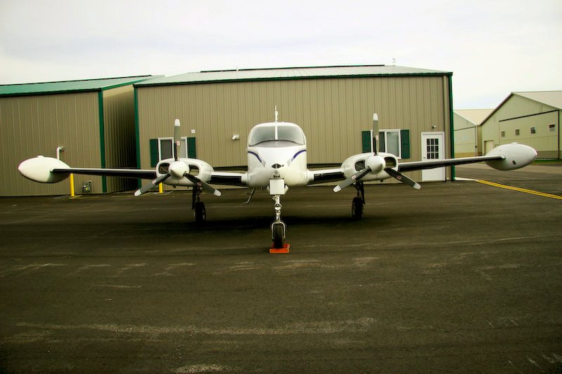 1960 Cessna 310E, photo 2