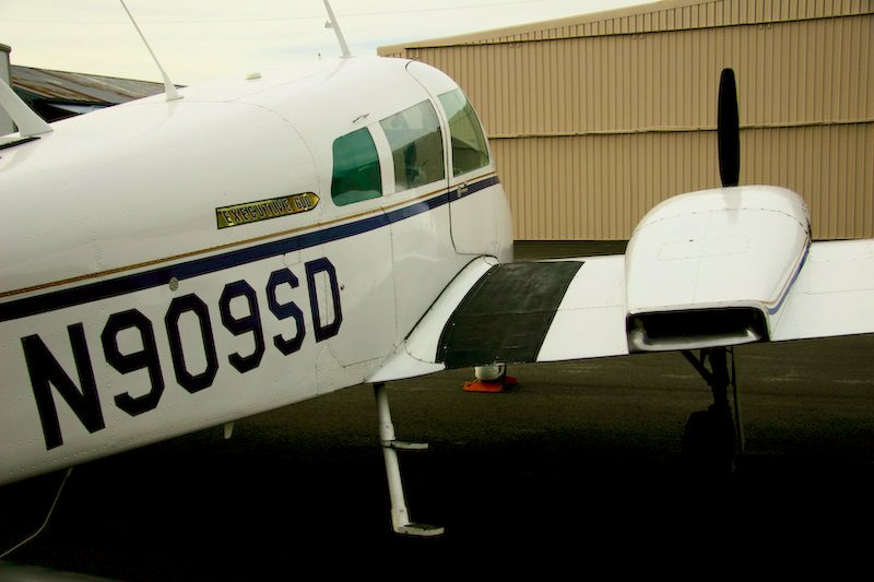 1960 Cessna 310E, photo 4