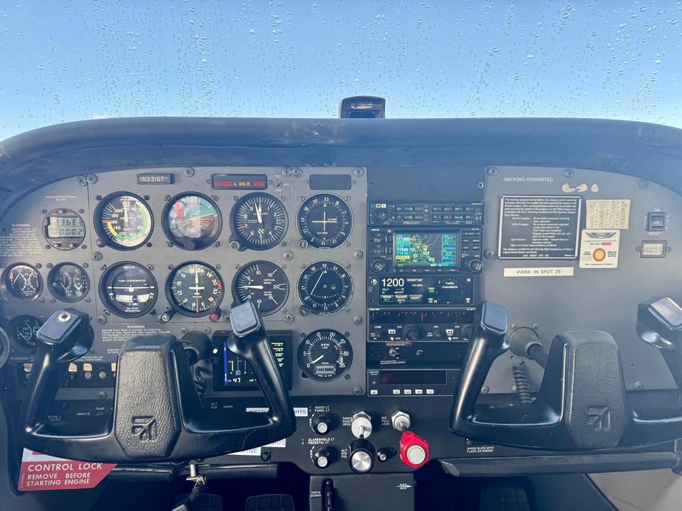 1999 Cessna 172S, photo 4