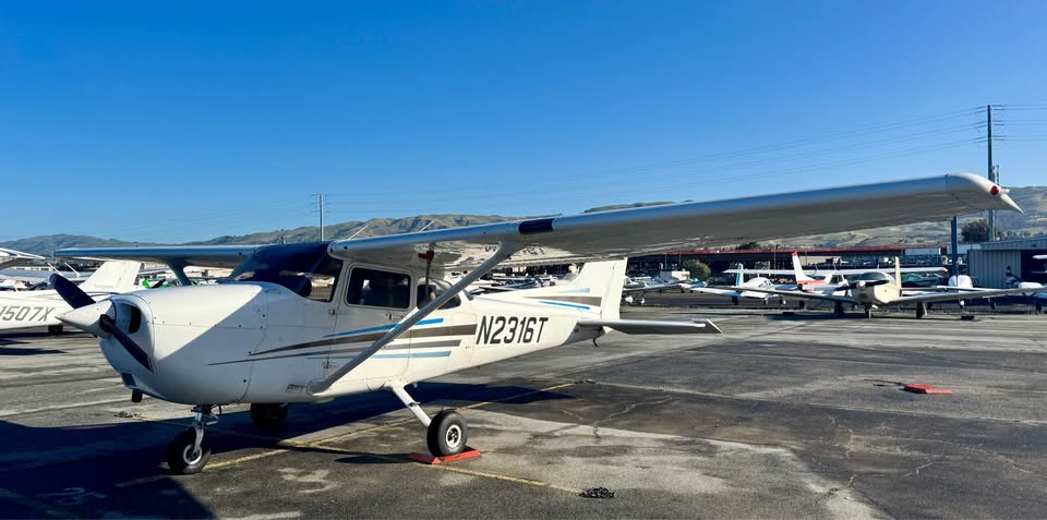 1999 Cessna 172S, photo 6
