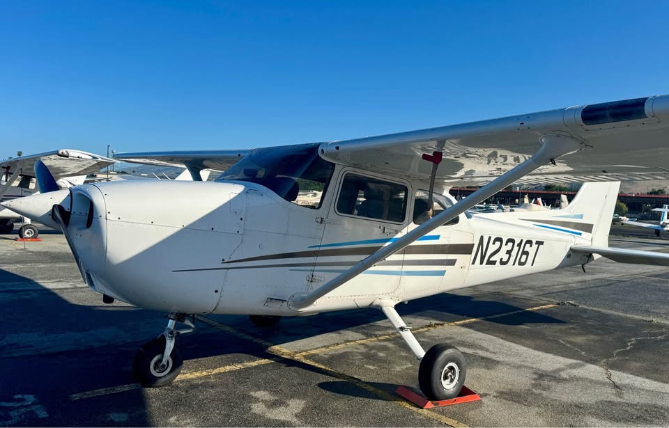 1999 Cessna 172S, photo 5