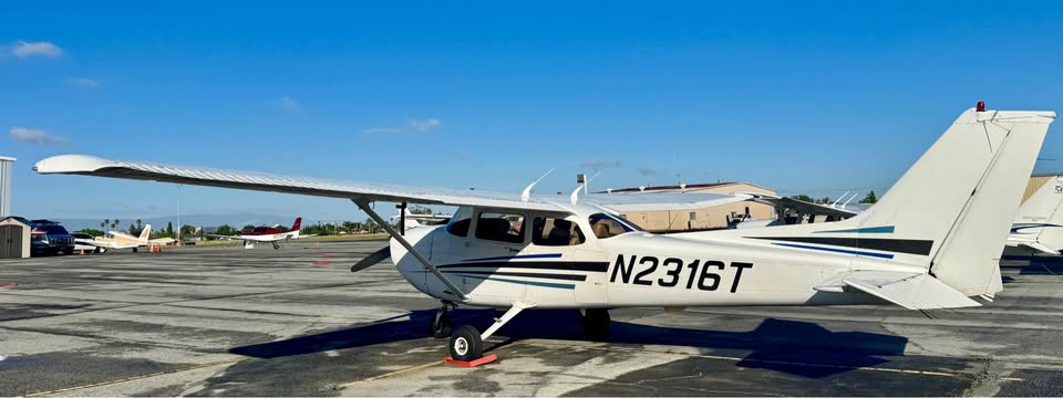 1999 Cessna 172S, photo 7
