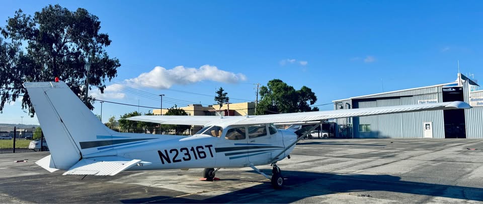 1999 Cessna 172S, photo 9