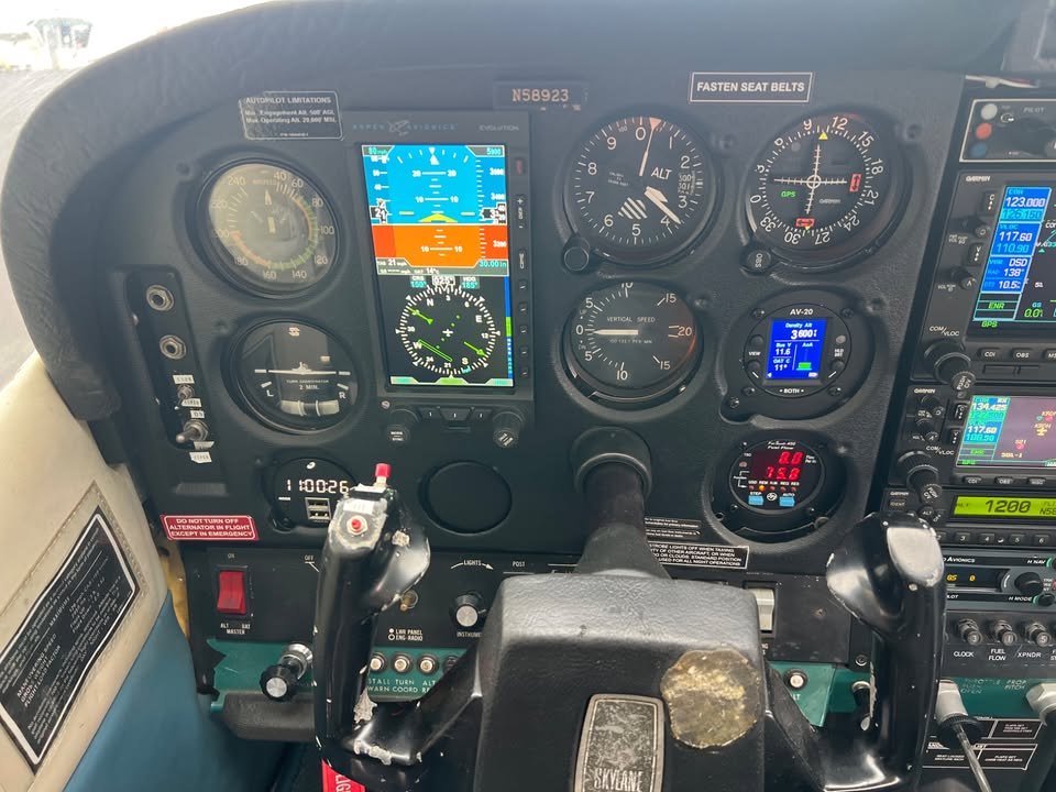 1973 Cessna 182P, photo 12