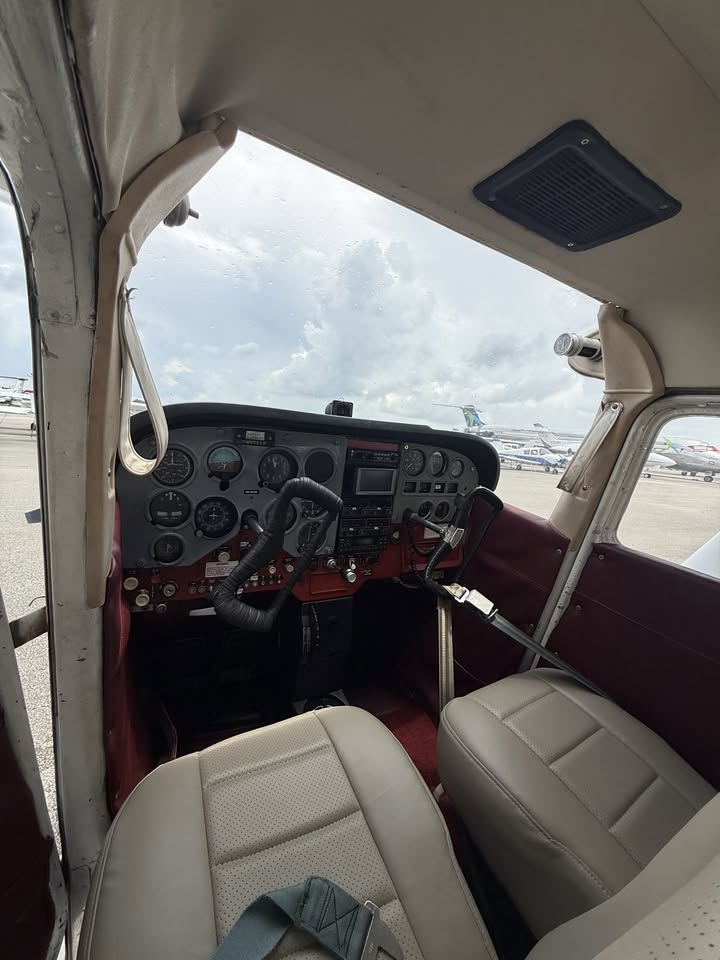 1968 Cessna 172G, photo 3