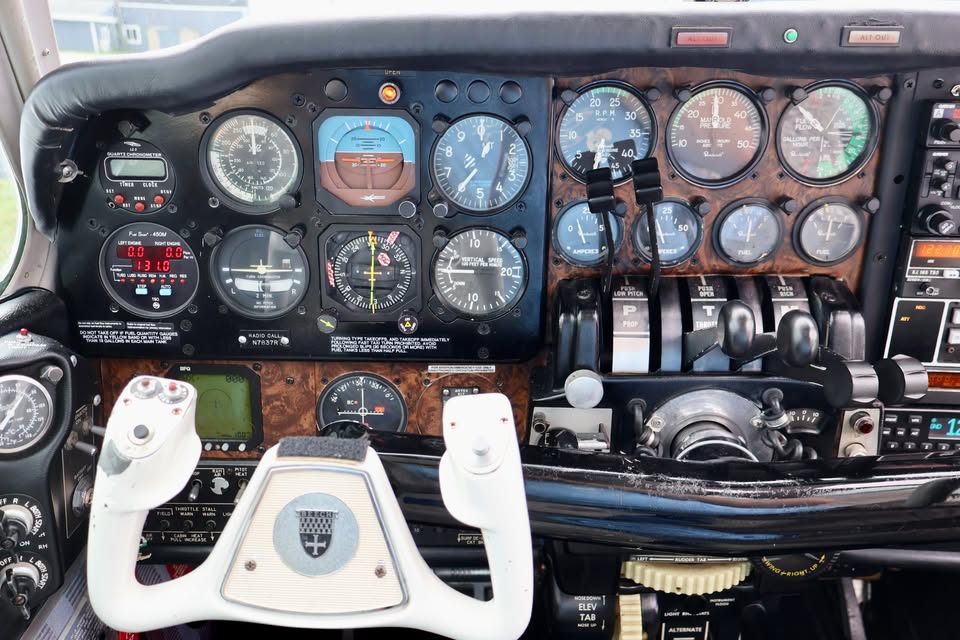 1969 Beechcraft D55 Baron, photo 13