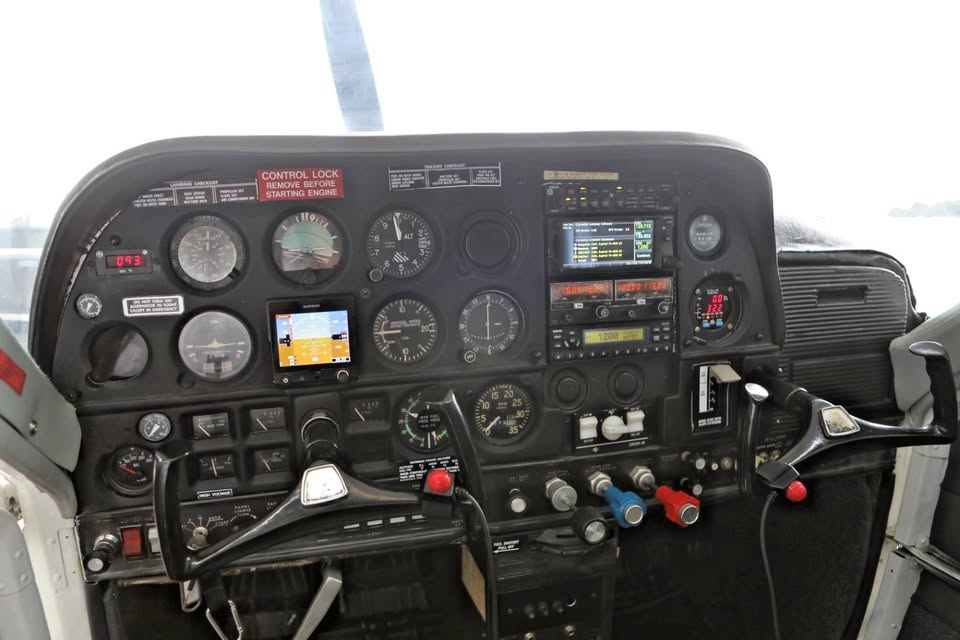 1970 Cessna 177B Cardinal, photo 8