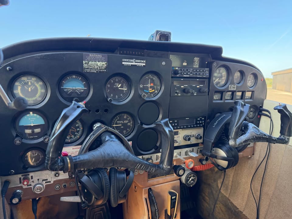 1968 Cessna 172i Skyhawk, photo 2