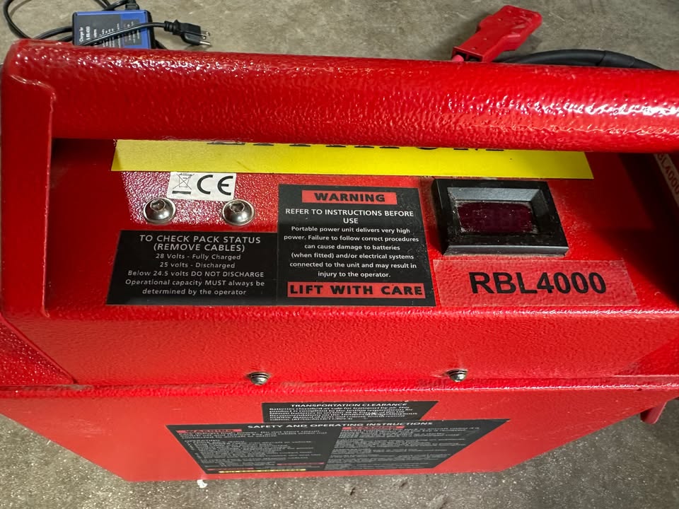 Red Box RBL4000 Lithium Aircraft Start Power Unit, 28V DC (4000A), Charger & Cable Included, photo 2