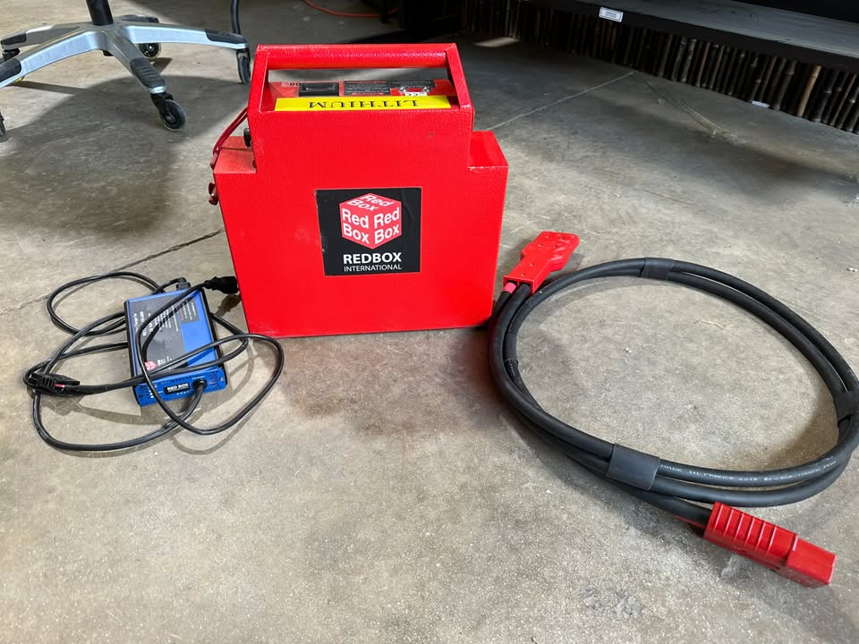 Red Box RBL4000 Lithium Aircraft Start Power Unit, 28V DC (4000A), Charger & Cable Included, photo 8