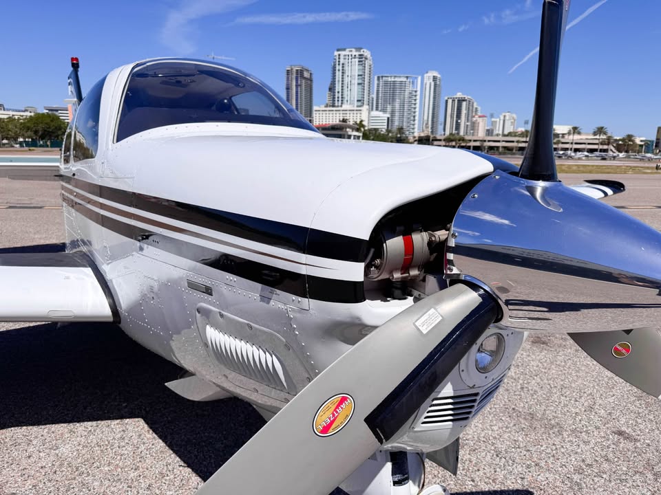 2003 Beechcraft A36 Bonanza, photo 2