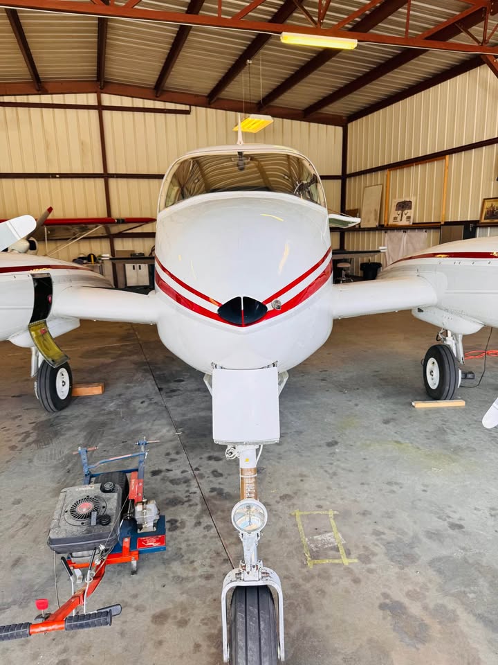 1965 Cessna 310j, photo 3