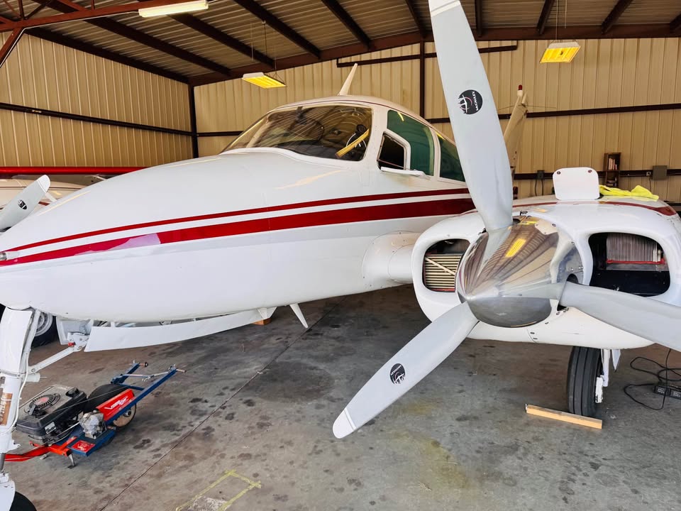1965 Cessna 310j, photo 2