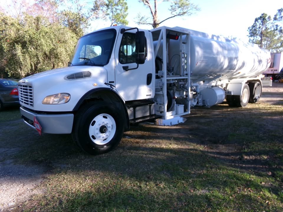 2009 Freightliner M2 Class Aircraft Refueler/Defueler 6000 gallon, photo 3