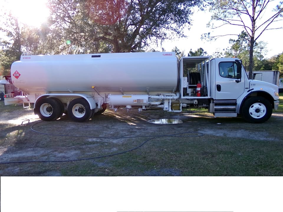 2009 Freightliner M2 Class Aircraft Refueler/Defueler 6000 gallon, photo 1