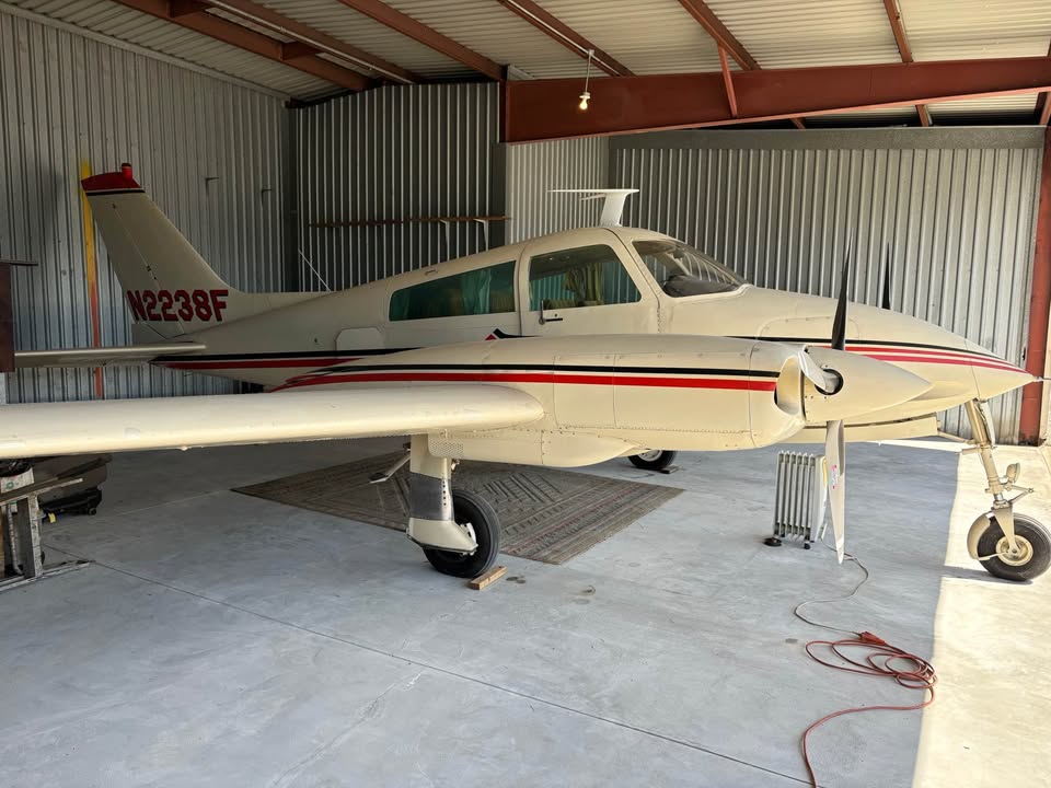 1967 Cessna 310 L, photo 2