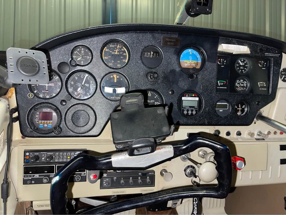 1957 Cessna 180, photo 3