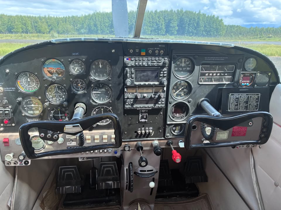 1964 Cessna 182G, photo 2