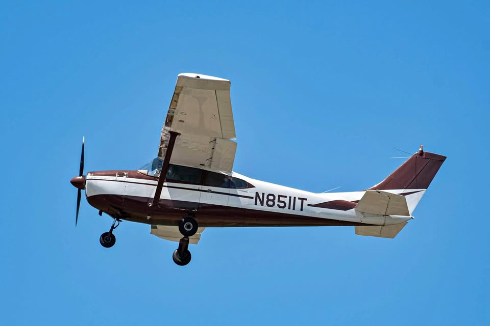 1960 Cessna 182, photo 1