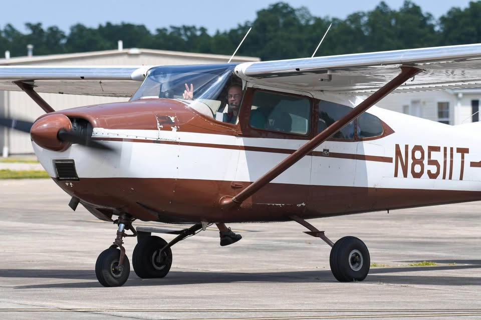 1960 Cessna 182, photo 2