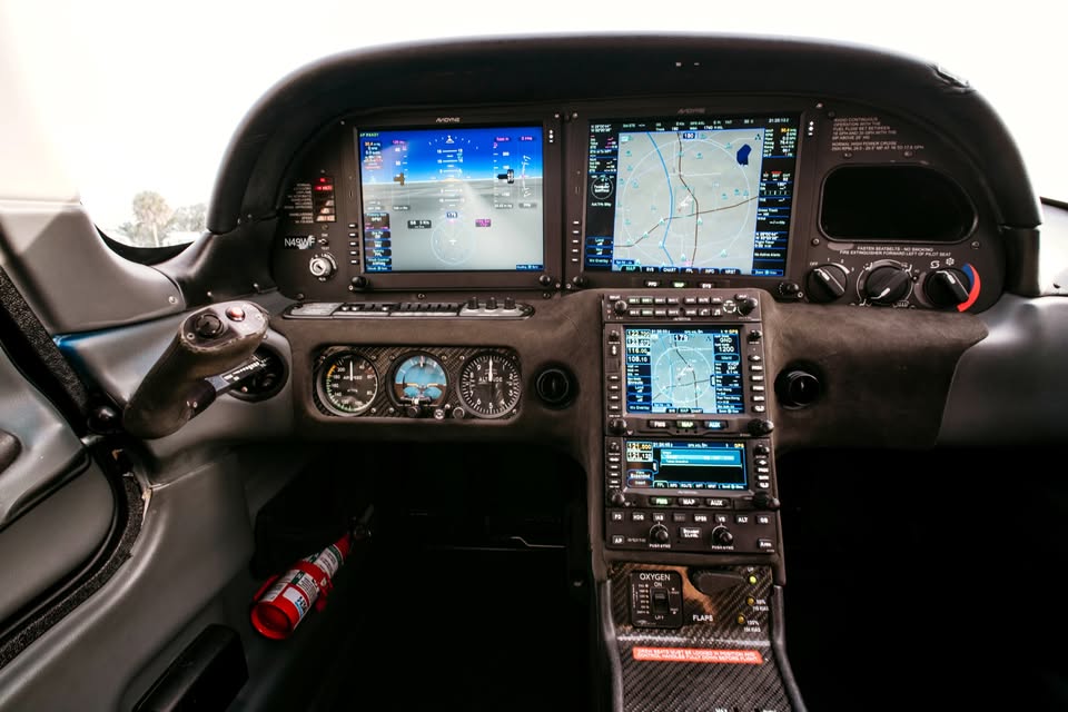 2007 Cirrus SR22TN, photo 2