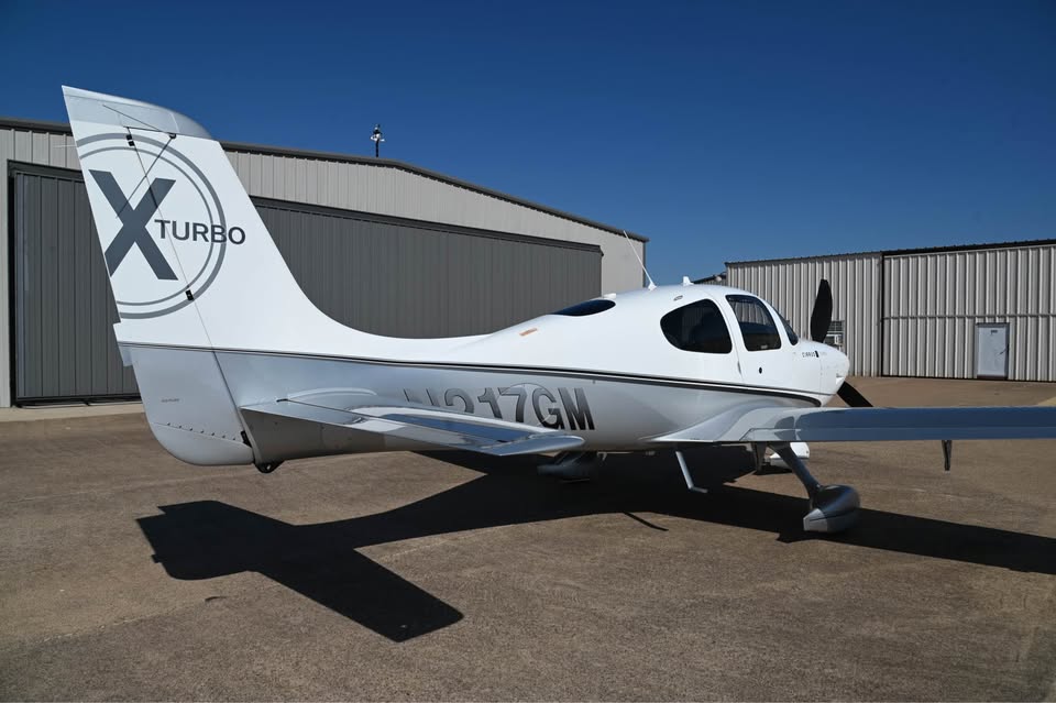 2010 Cirrus Design Sr22T, photo 7