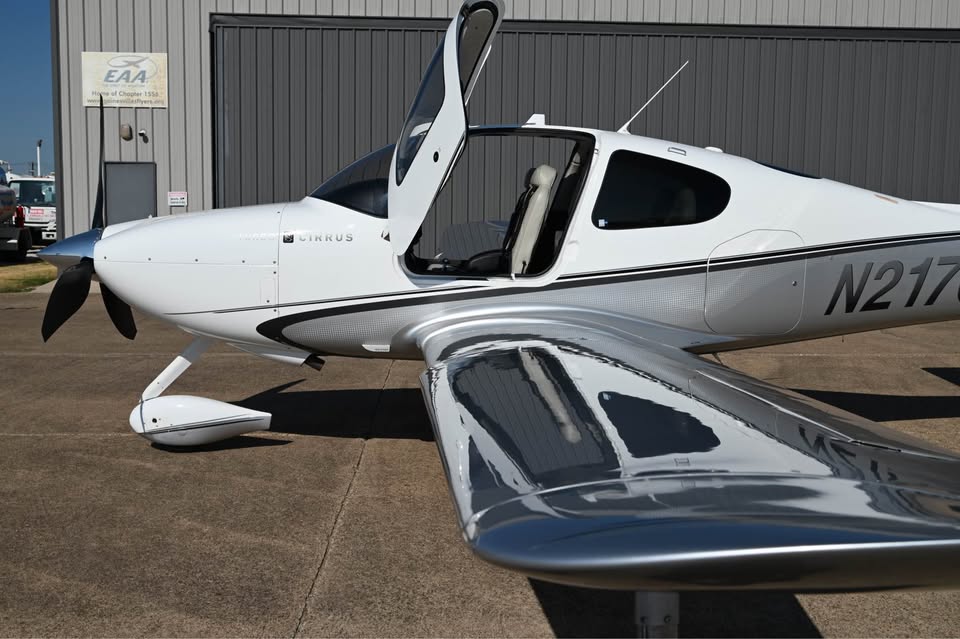 2010 Cirrus Design Sr22T, photo 9