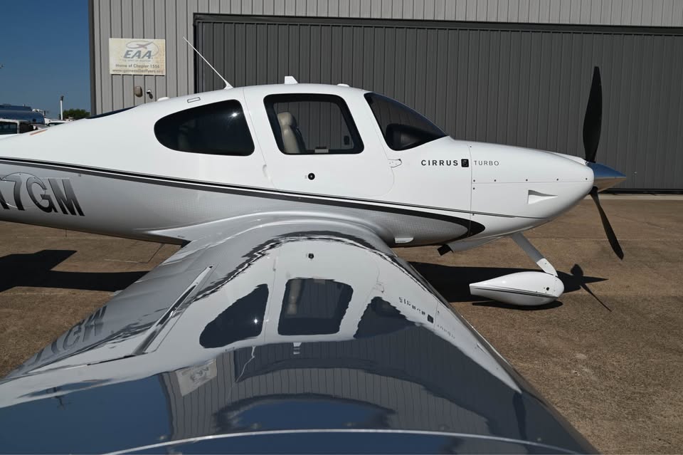 2010 Cirrus Design Sr22T, photo 10