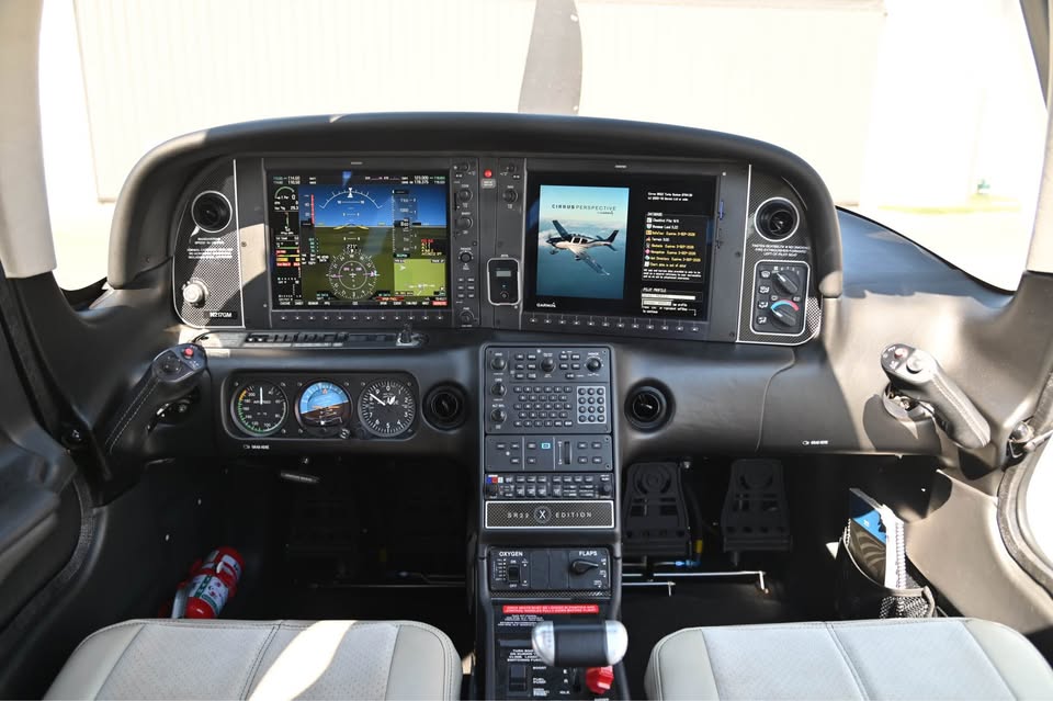 2010 Cirrus Design Sr22T, photo 5