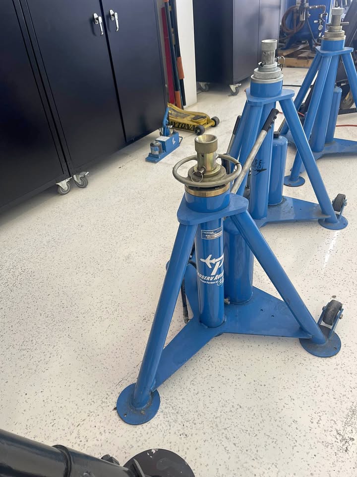 Tronair [hidden information] Aircraft Tripod Jacks, photo 1
