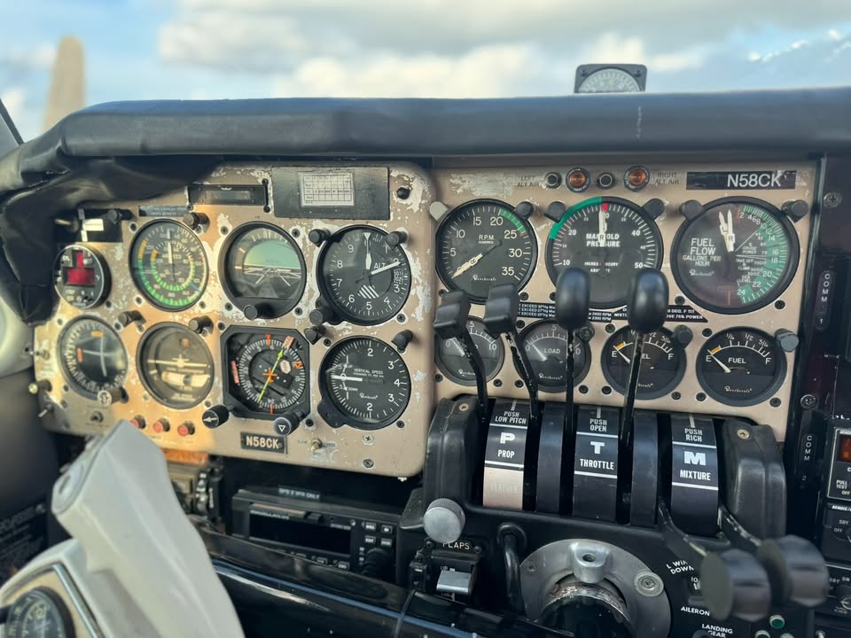 1974 Beechcraft baron 58, photo 3